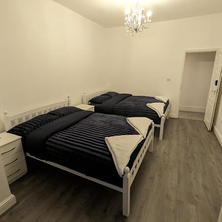 Rayan'S Lodge Stratford London Bagian luar foto