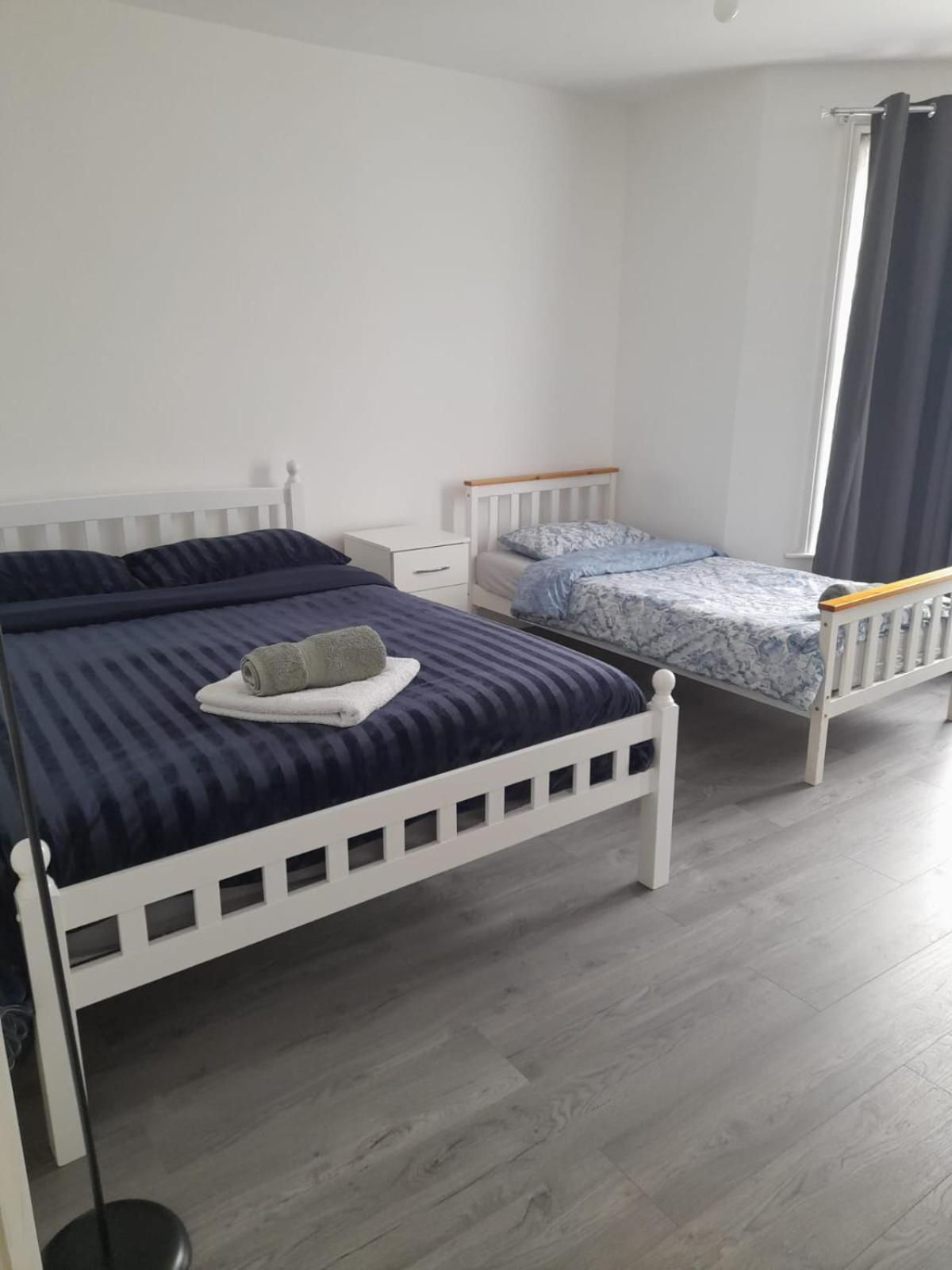 Rayan'S Lodge Stratford London Bagian luar foto