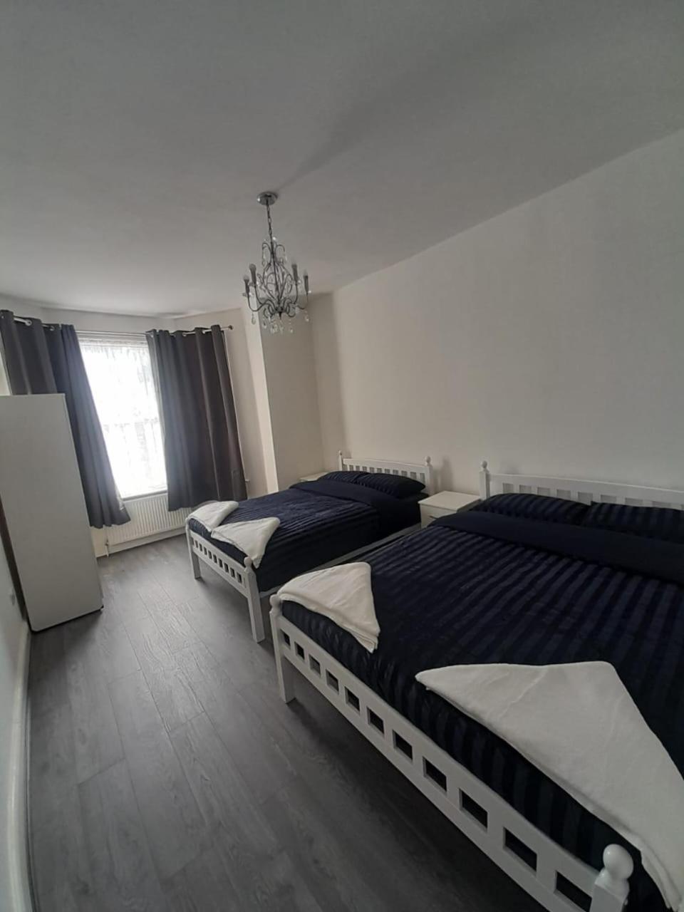Rayan'S Lodge Stratford London Bagian luar foto