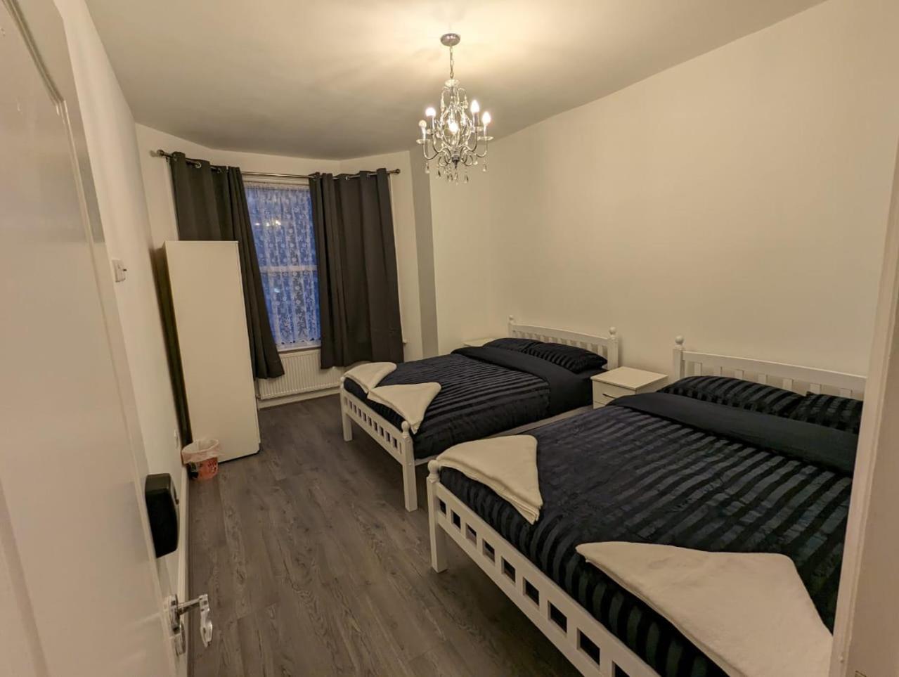 Rayan'S Lodge Stratford London Bagian luar foto