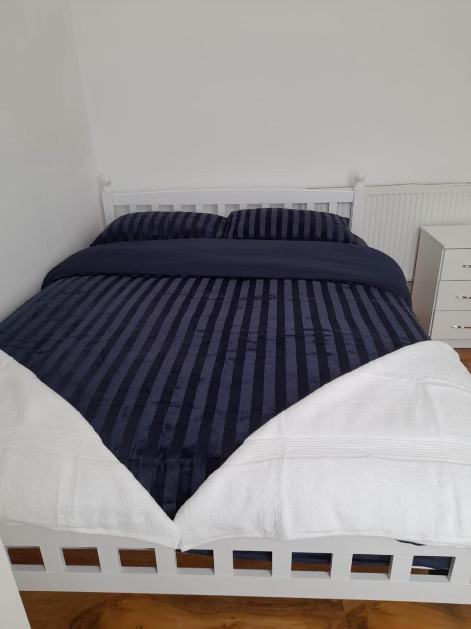 Rayan'S Lodge Stratford London Bagian luar foto