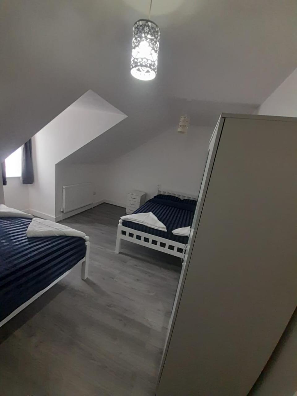 Rayan'S Lodge Stratford London Bagian luar foto