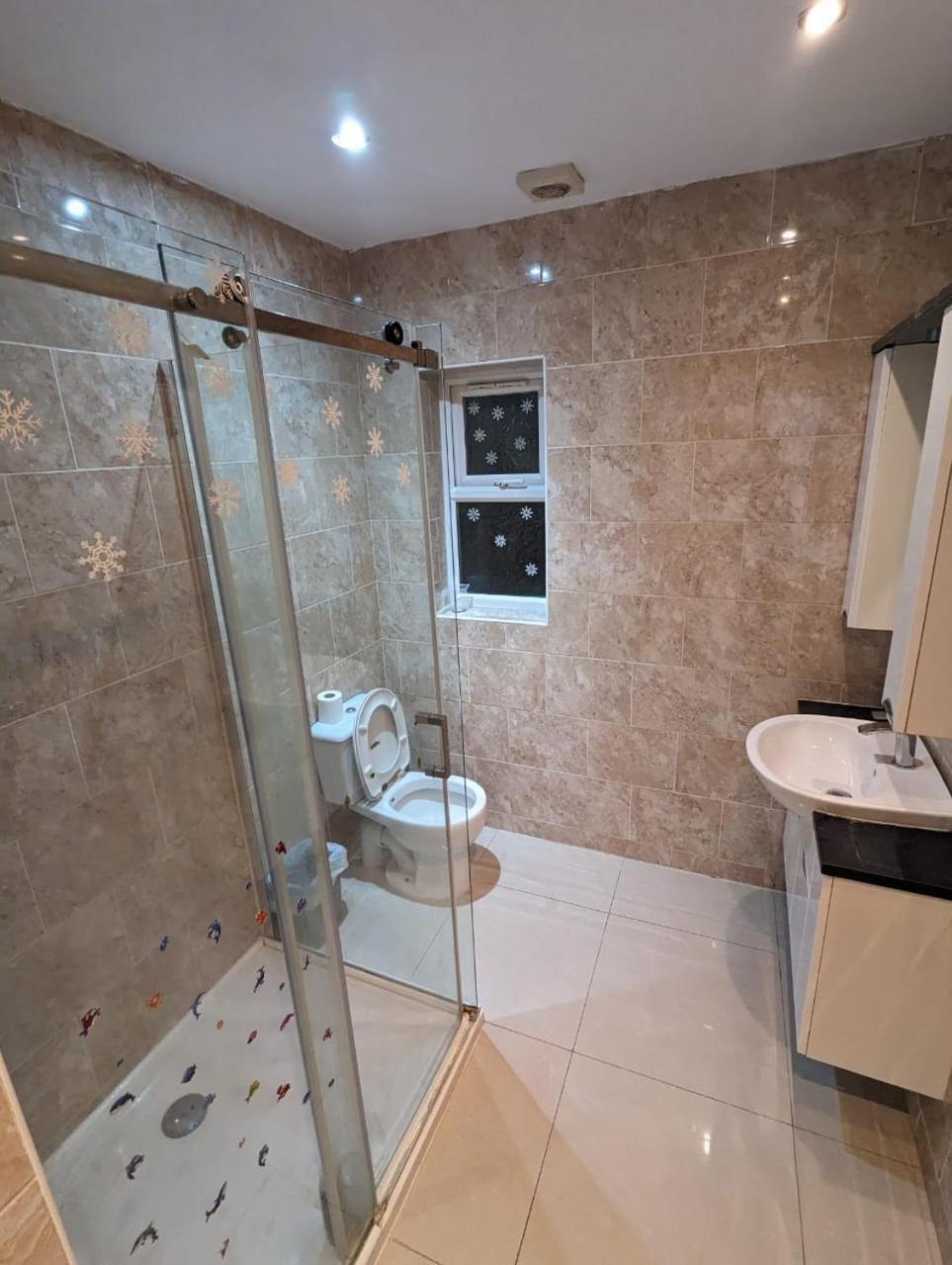 Rayan'S Lodge Stratford London Bagian luar foto