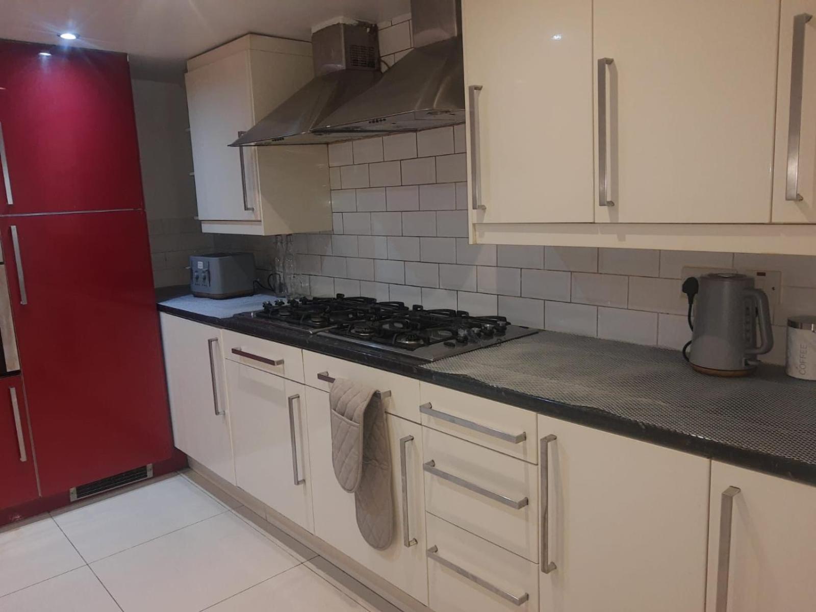 Rayan'S Lodge Stratford London Bagian luar foto