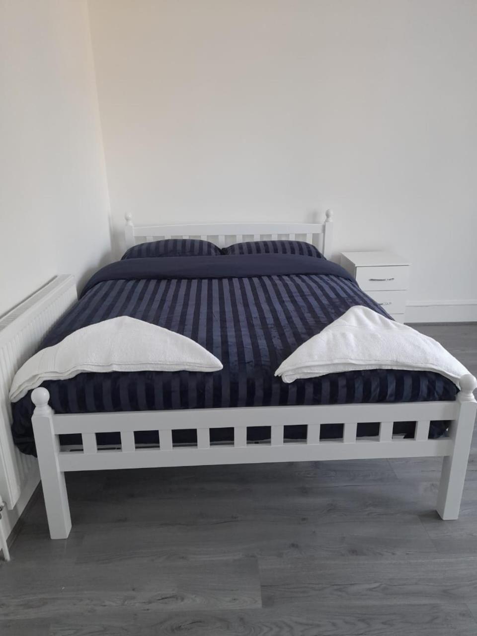 Rayan'S Lodge Stratford London Bagian luar foto