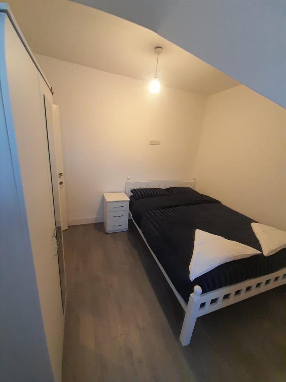 Rayan'S Lodge Stratford London Bagian luar foto