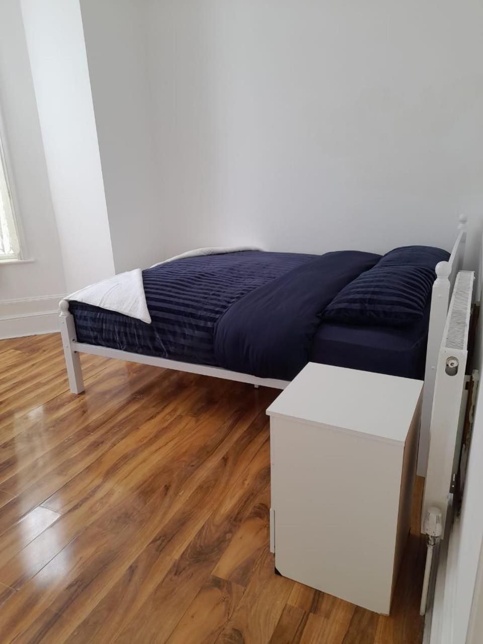Rayan'S Lodge Stratford London Bagian luar foto