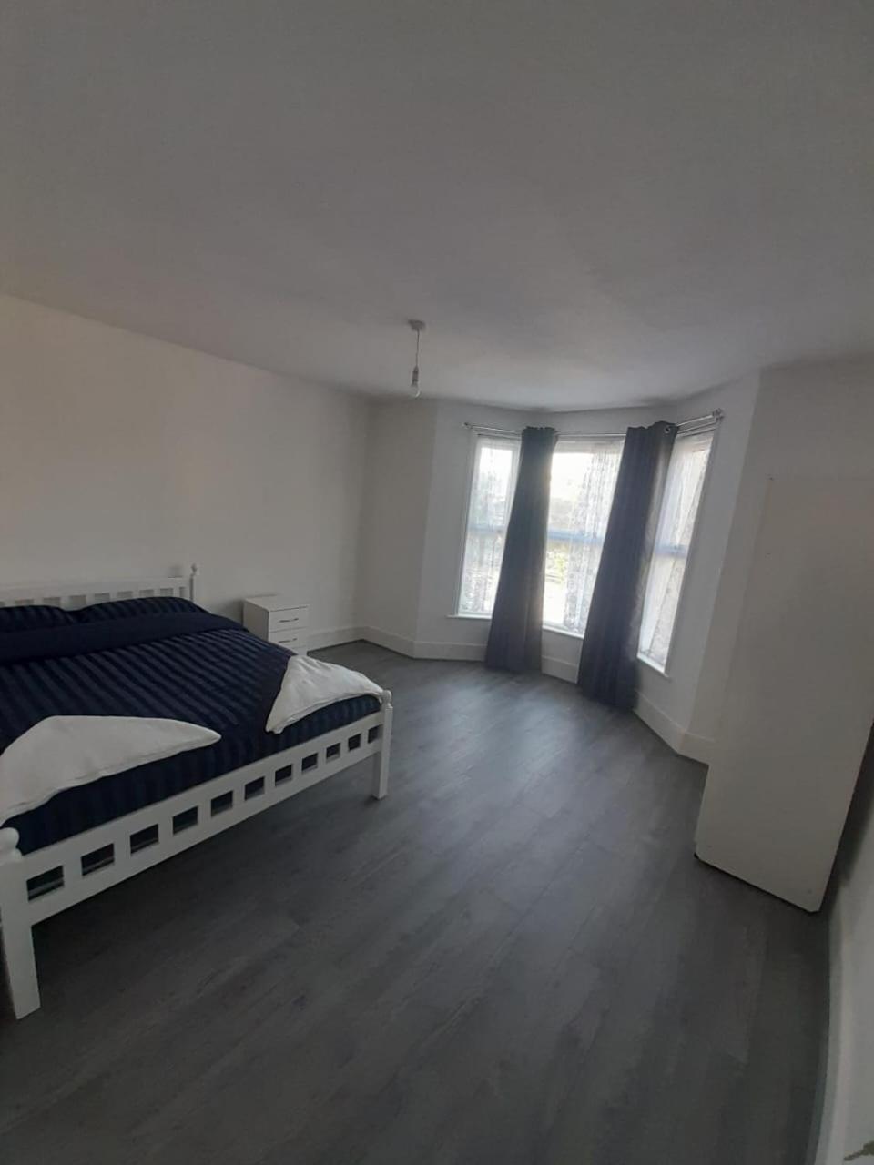 Rayan'S Lodge Stratford London Bagian luar foto
